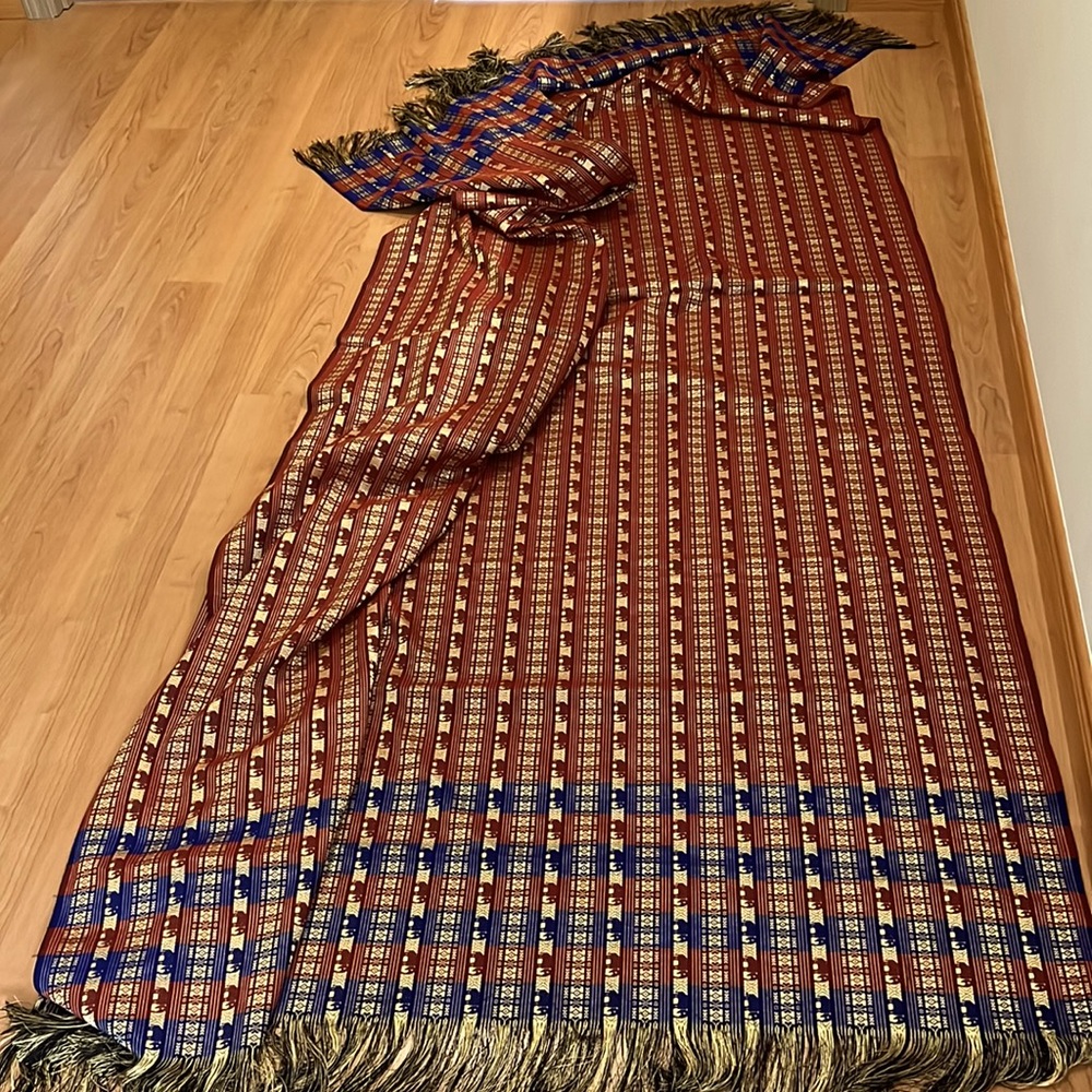 NWOT Thai tradition elephant red/gold/blue table cloth - Picture 8 of 11